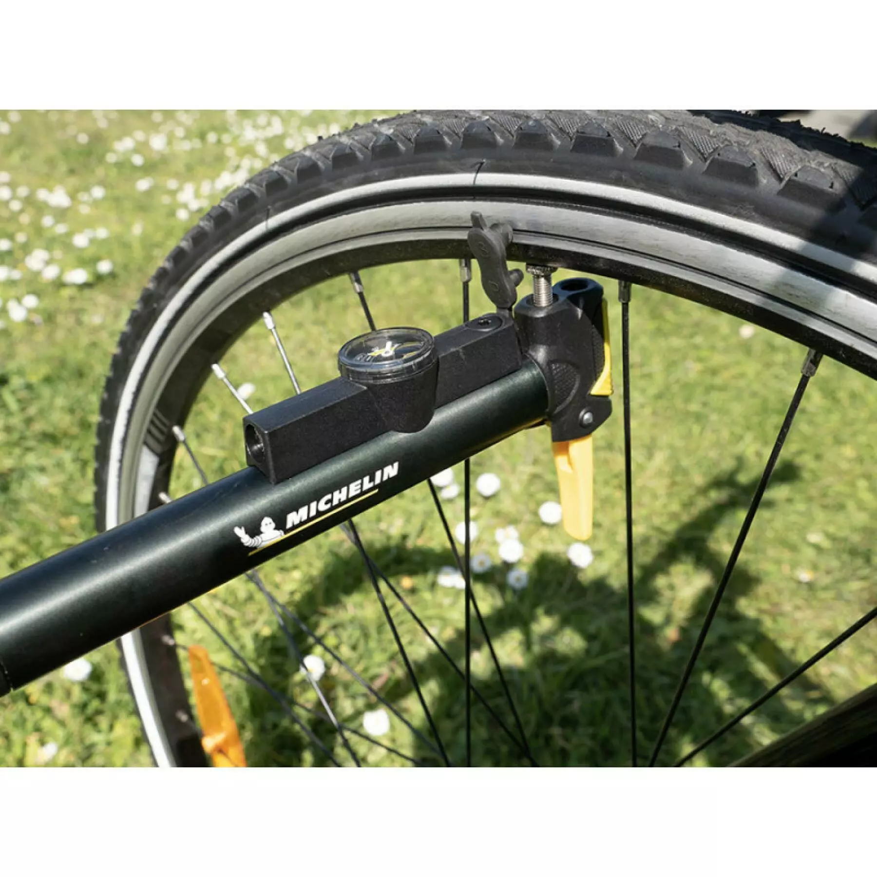 Mini-pompe à Manomètre Michelin 9 Mini-pompe à Manomètre Michelin – Image 7